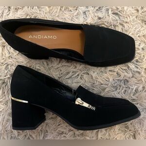 NWOB Andiamo Abrant Loafers 7.5 Black/Gold Suede
